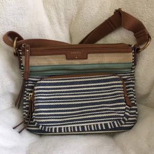 Fossil Crossbody! In very good condition!